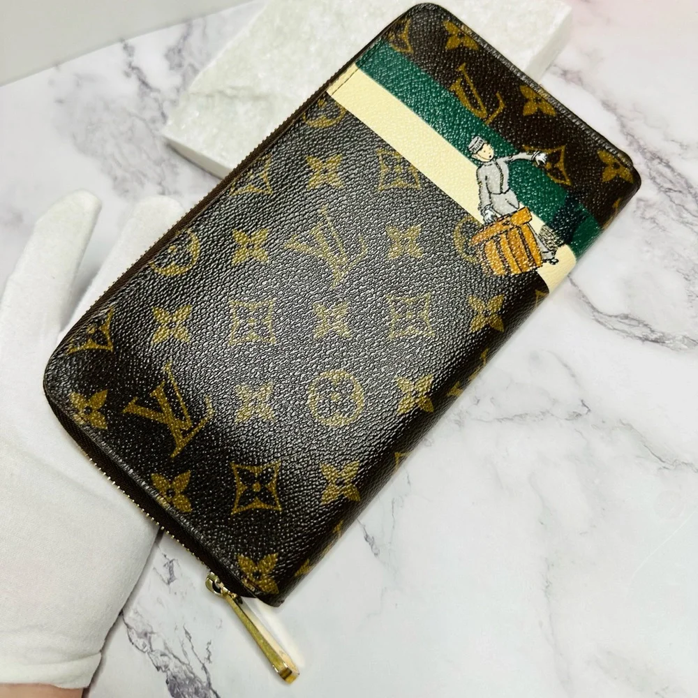 EUC Louis Vuitton Monogram Groom Zippy Organizer Wallet Alpine Green